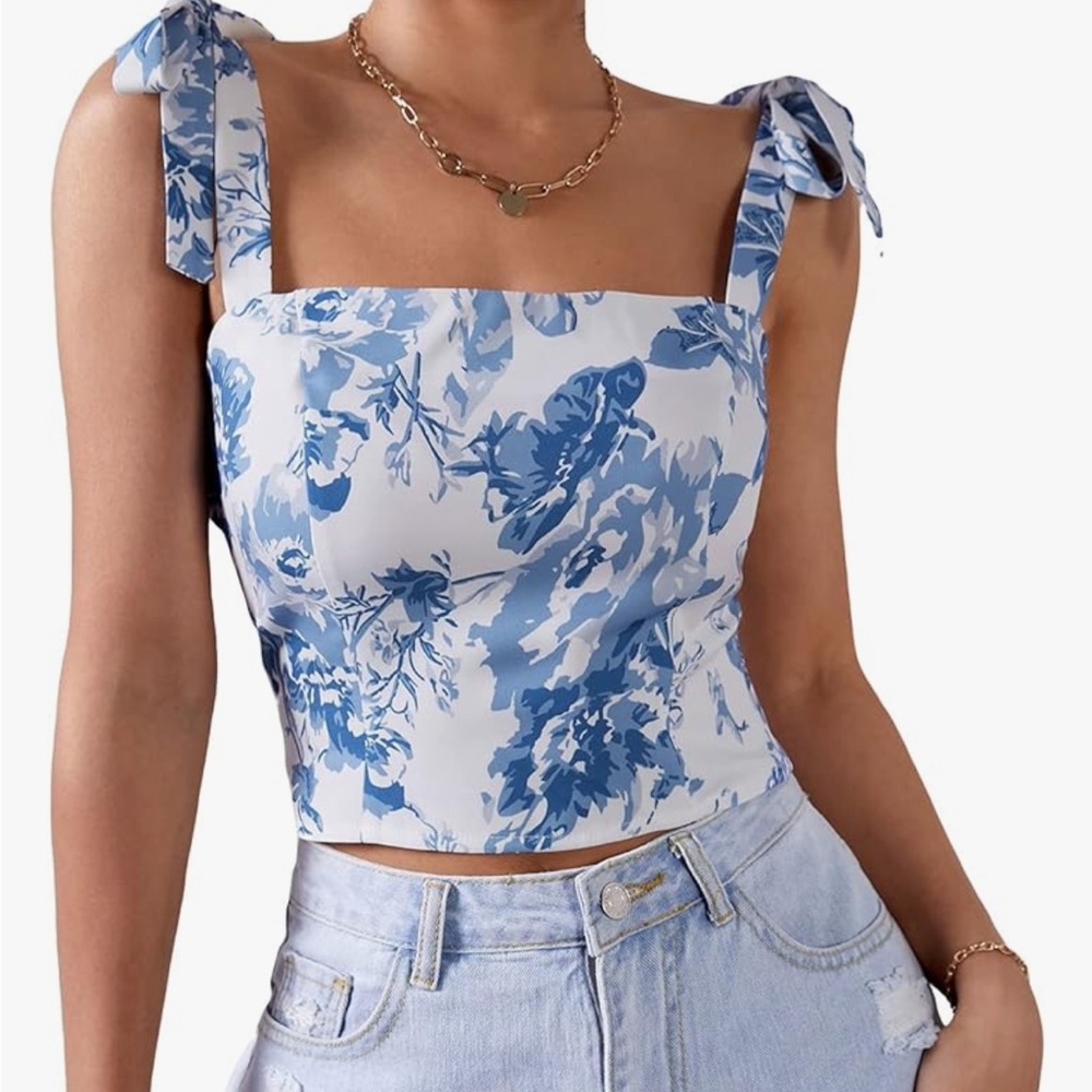 Women’s shoulder tie blue floral crop top